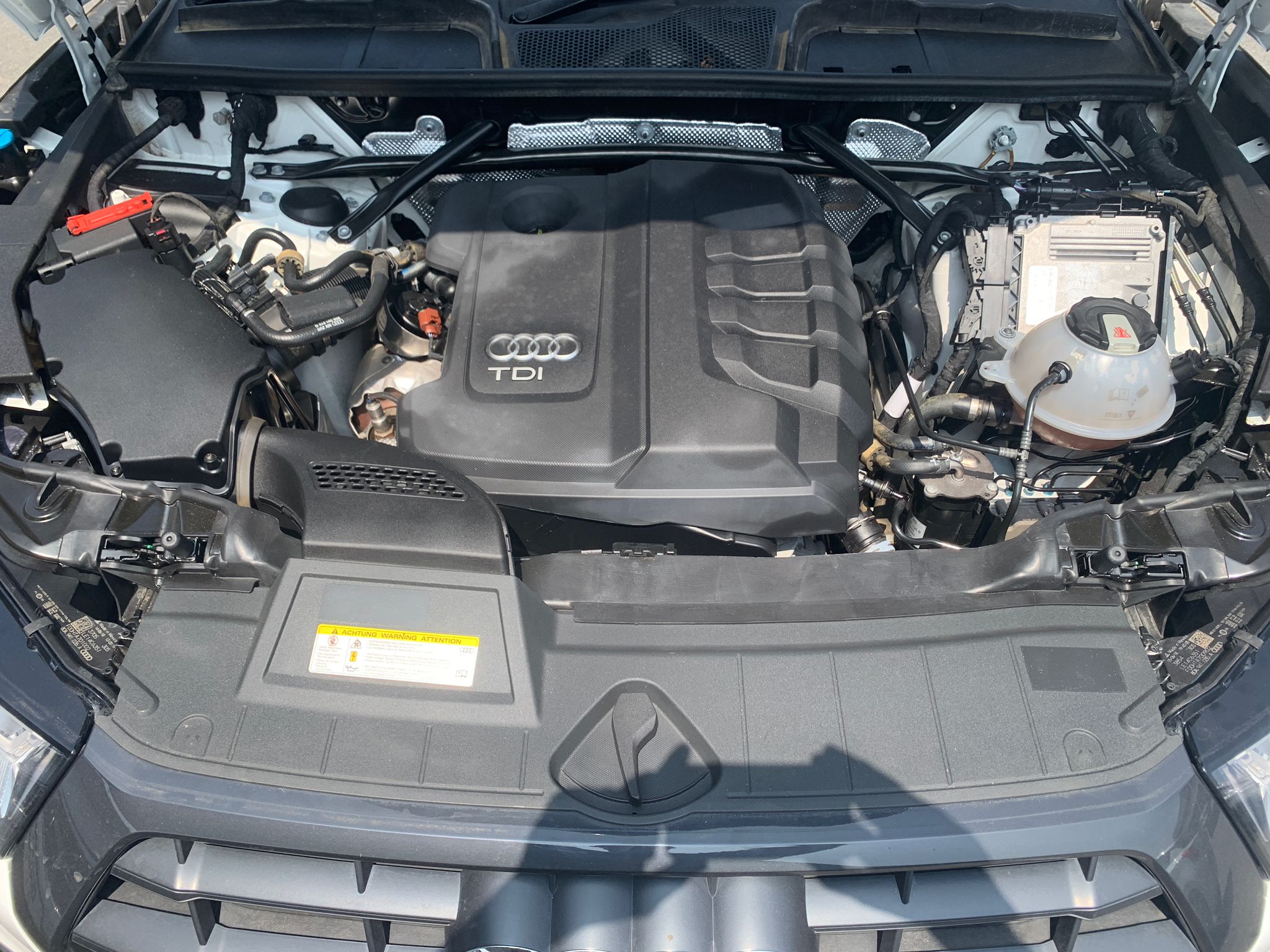 Detalle de un motor Taller mecanico y electrico de vehiculos en Lleida Autoelectric ECA