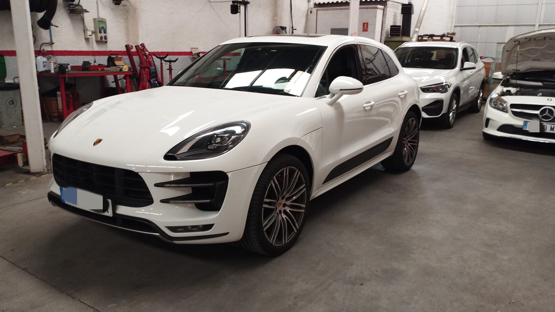 Porche de segunda mano Taller mecanico y electrico de vehiculos en Lleida Autoelectric ECA
